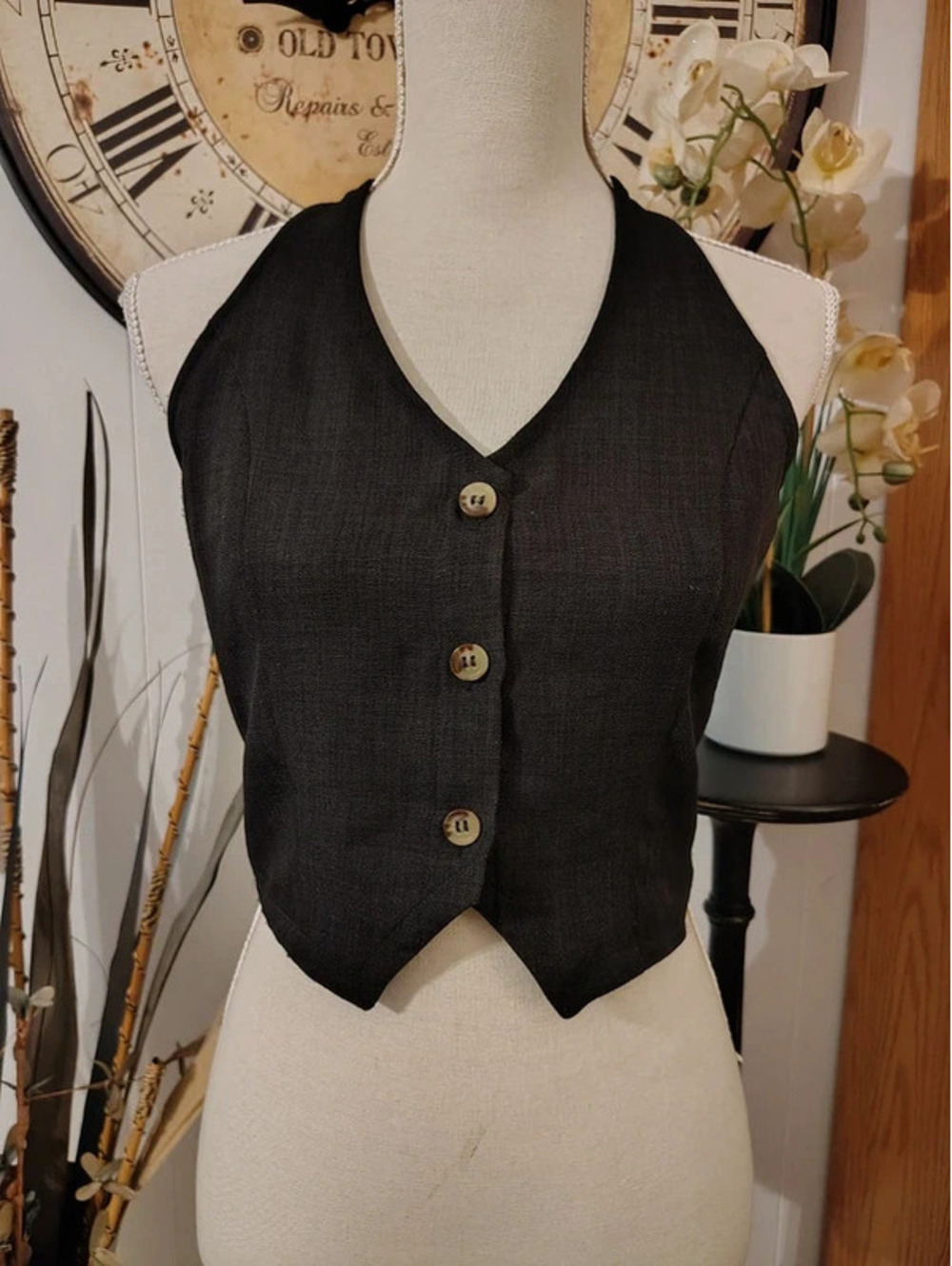 Paper Crane Black Button-Front Vest | Small
